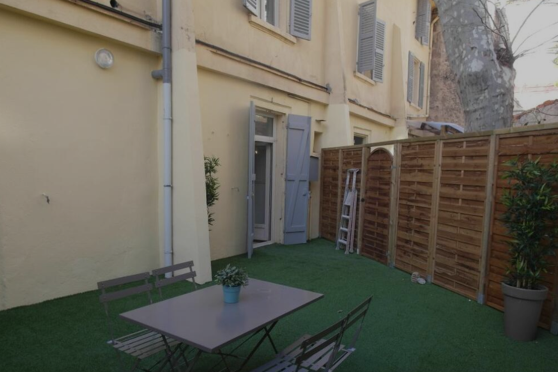 Waves* - Marseille 13001